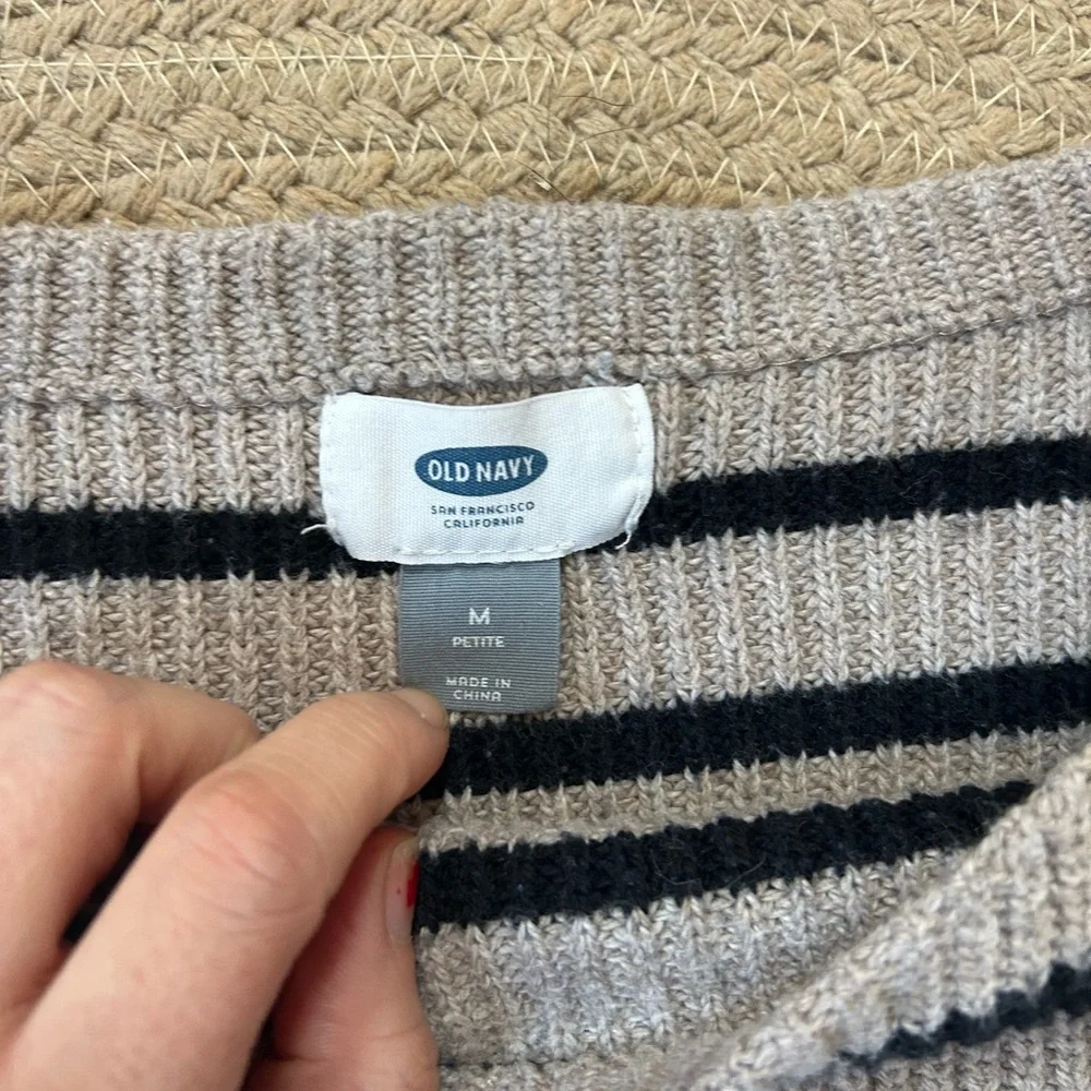 Old Navy Tunic Striped Women's Sweater - Picture 4 of 4